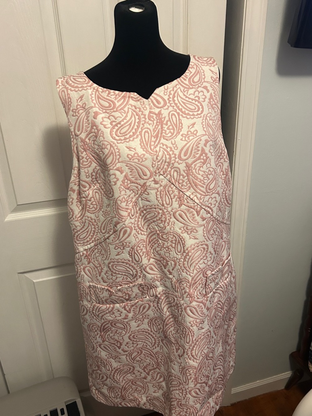 Sleeveless Midi Paisley Shift Dress in Soft Pink and White